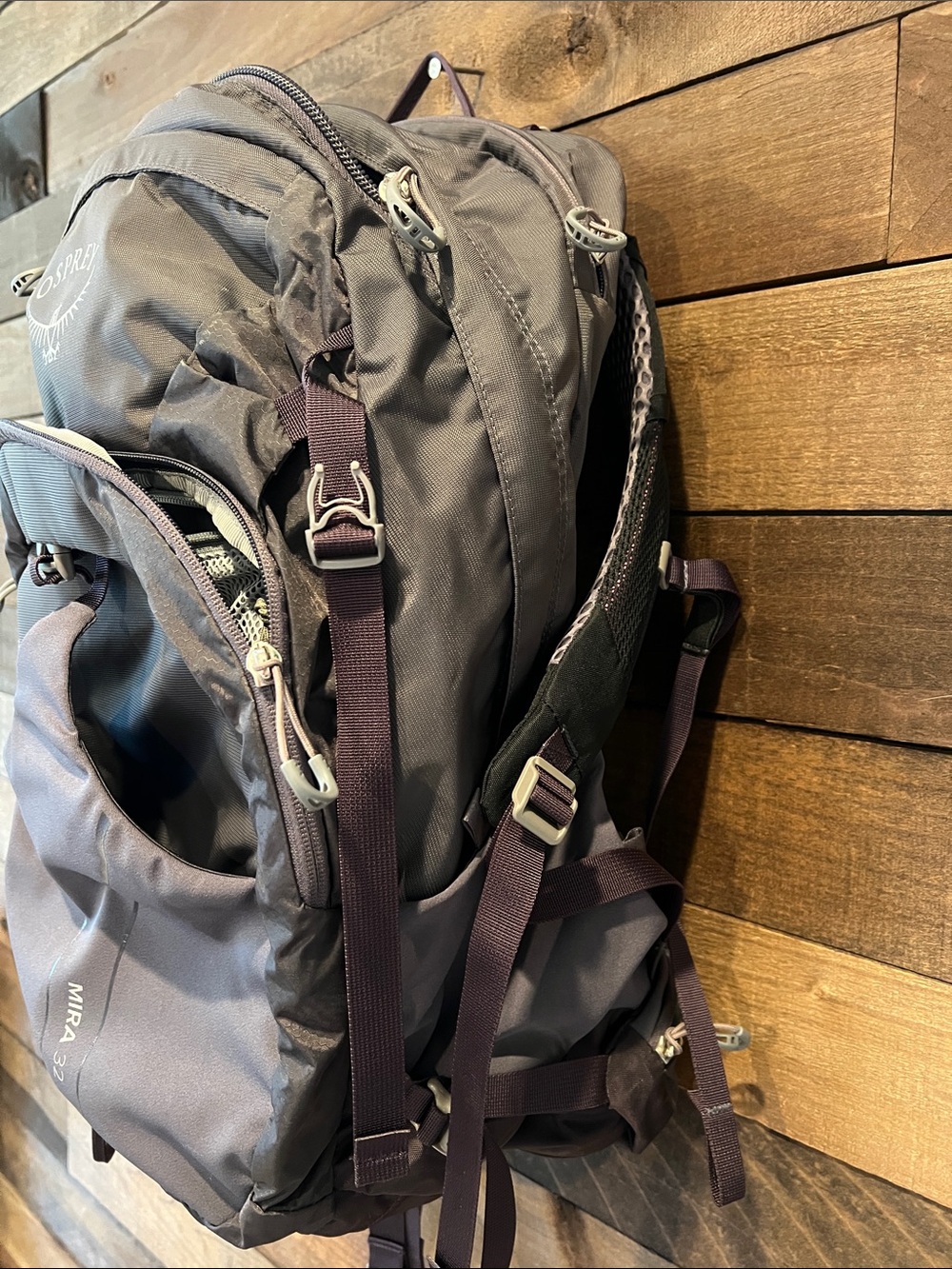 Osprey Women's Mira 32 Pack Backpack with Hydration - Picture 2 of 8